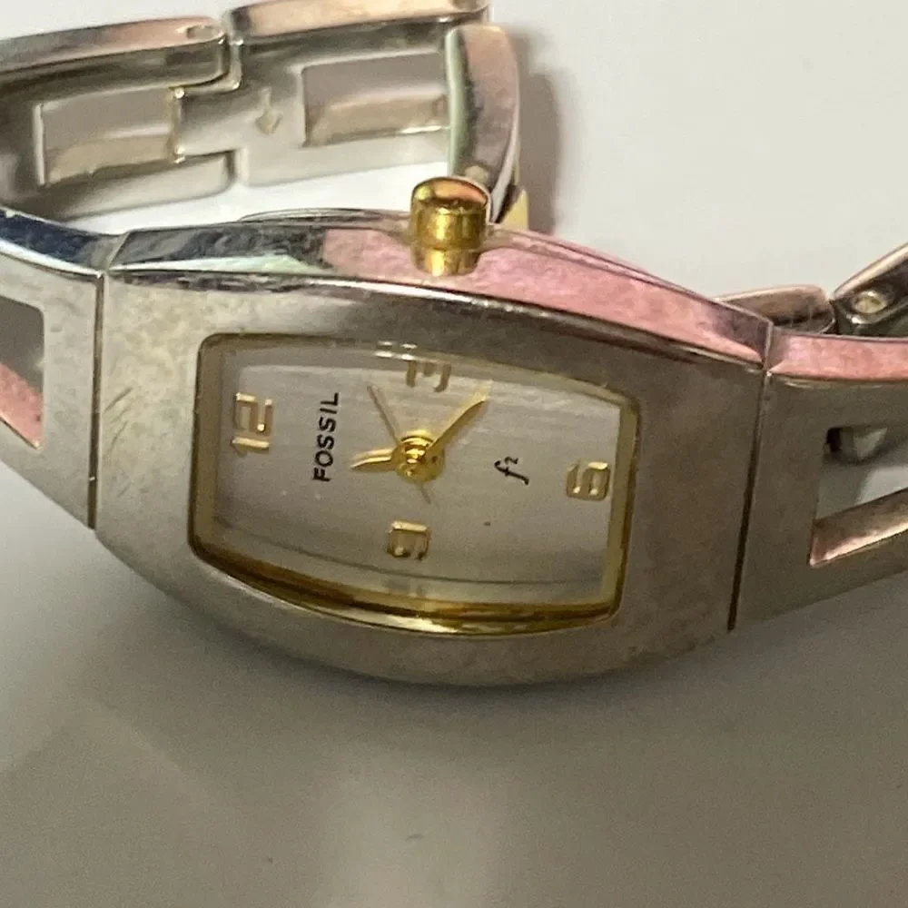 Vintage Fossil Women's Silver Gold Tone F2 Water Resist‎ 30M/100 Ft Quartz Watch